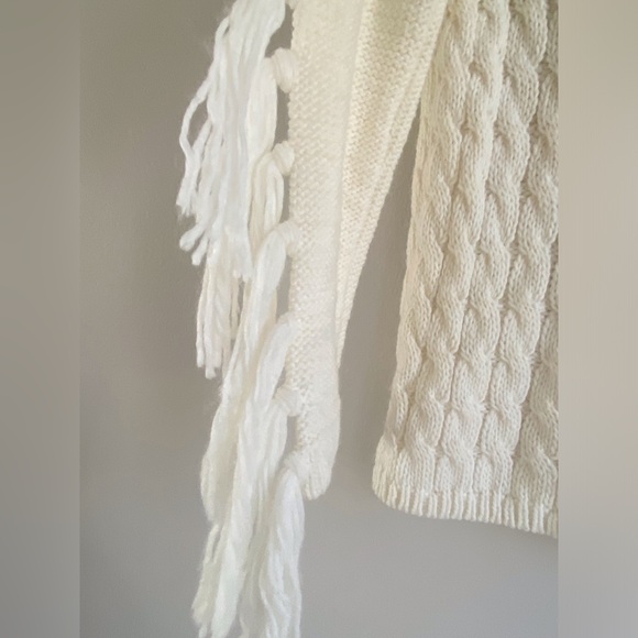 Cream Knit Sweater With Fringe - Picture 5 of 7